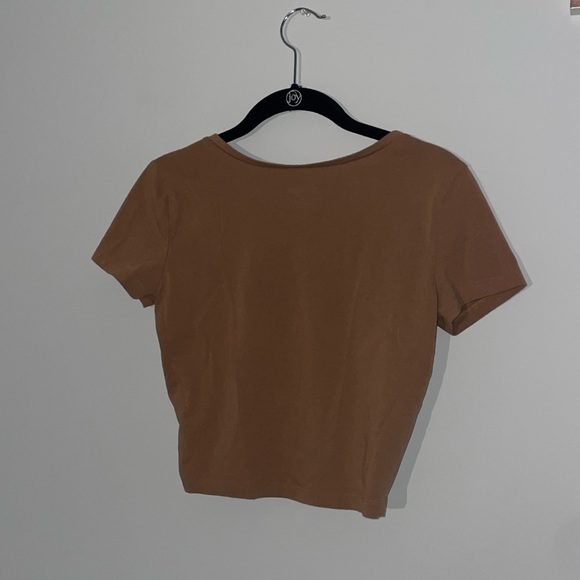 Brown v neck crop top🦔 - Picture 3 of 3